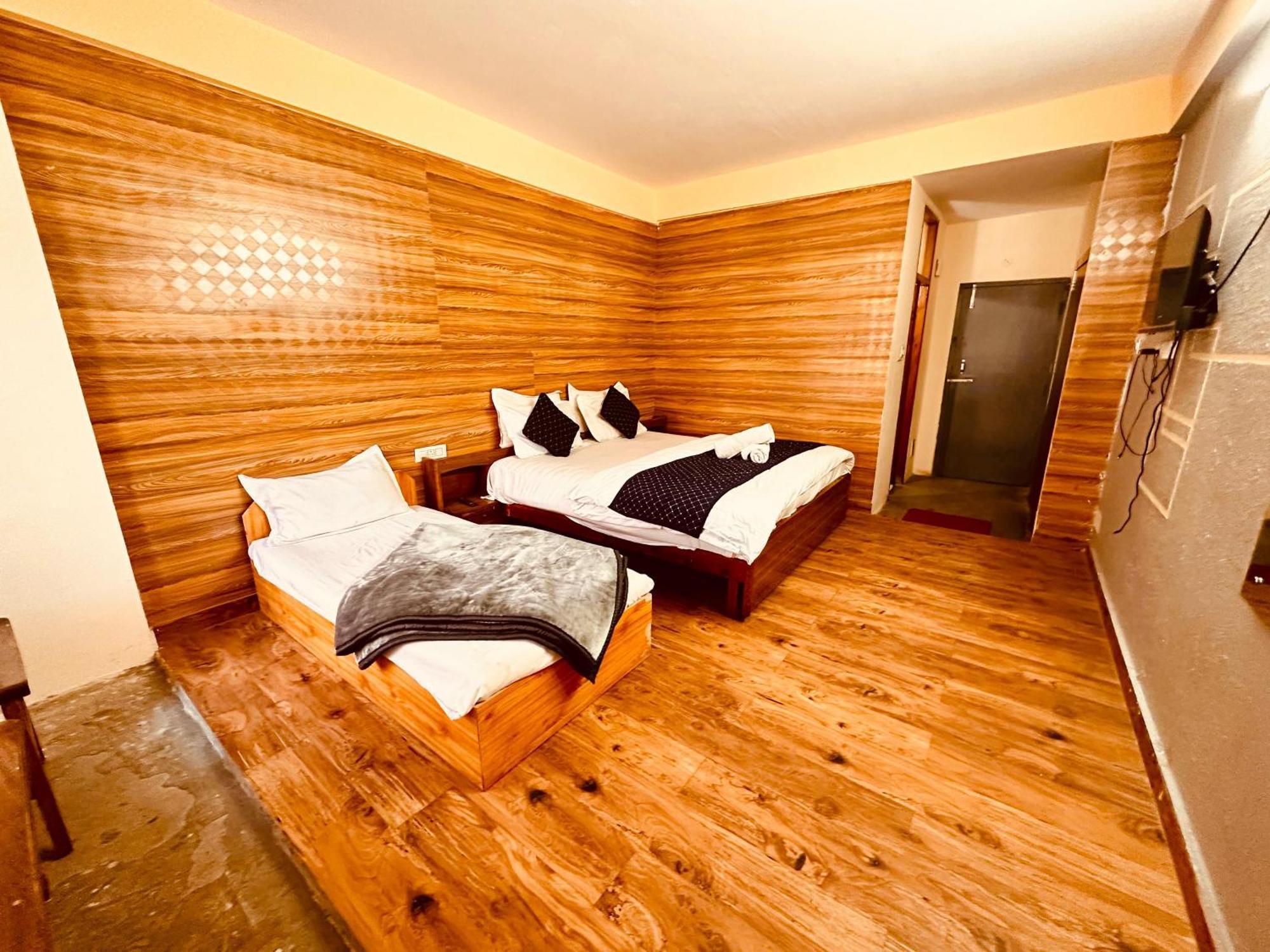 Hotel D Kanchan Manali 外观 照片