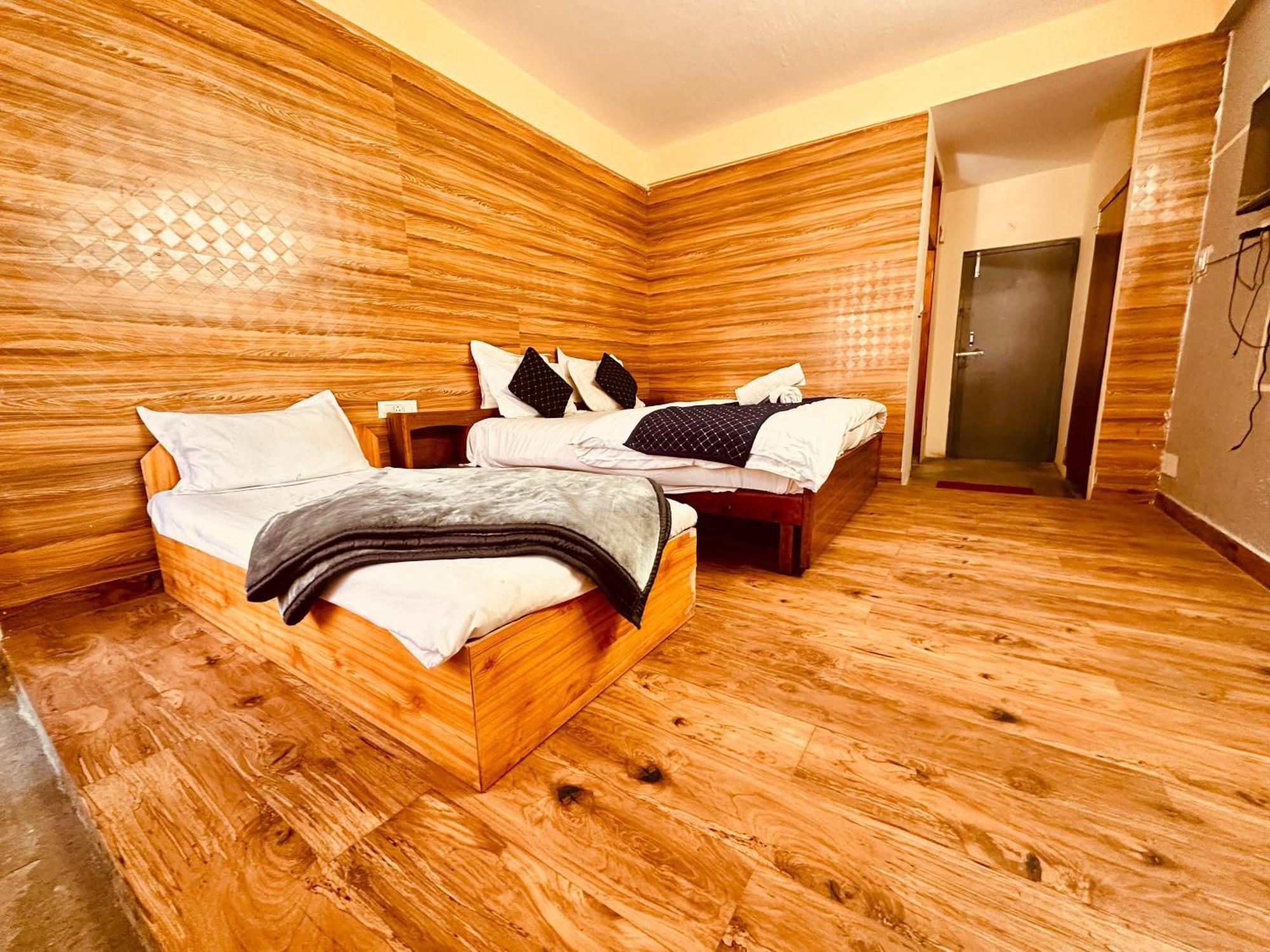 Hotel D Kanchan Manali 外观 照片